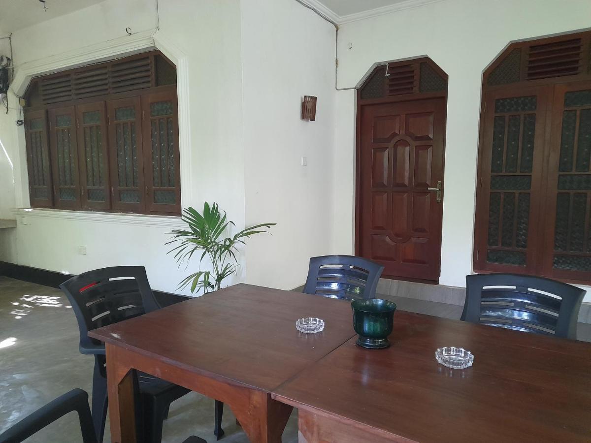 Mealanie'S House Hotel Unawatuna Exterior photo