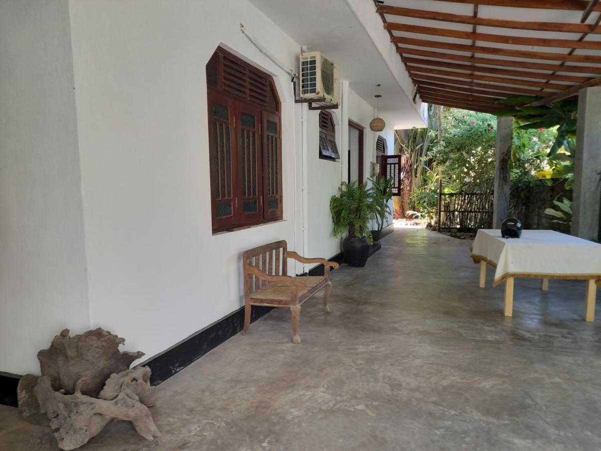 Mealanie'S House Hotel Unawatuna Exterior photo